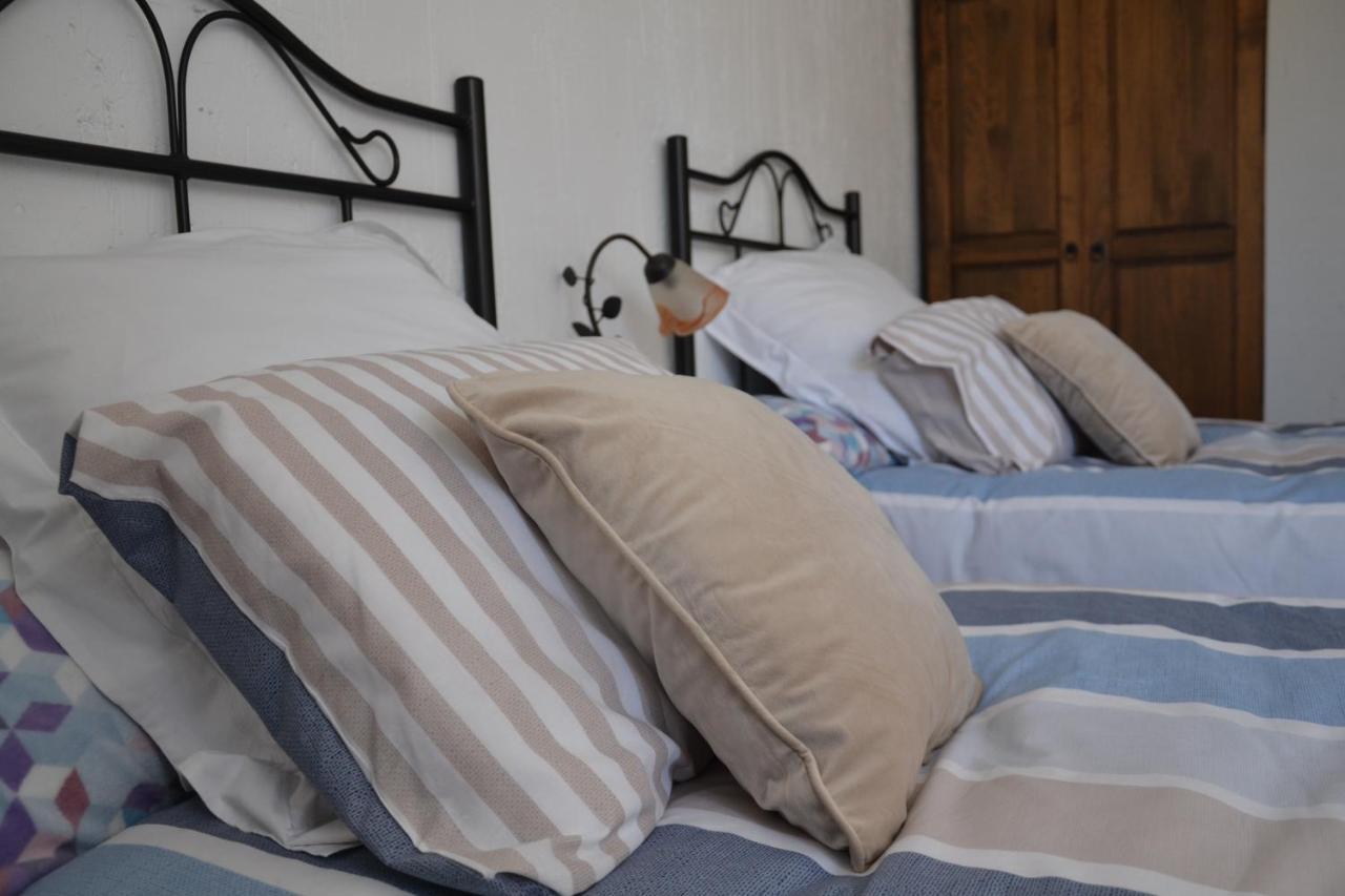 Apartamentos La Sierra Villalba de la Sierra Esterno foto